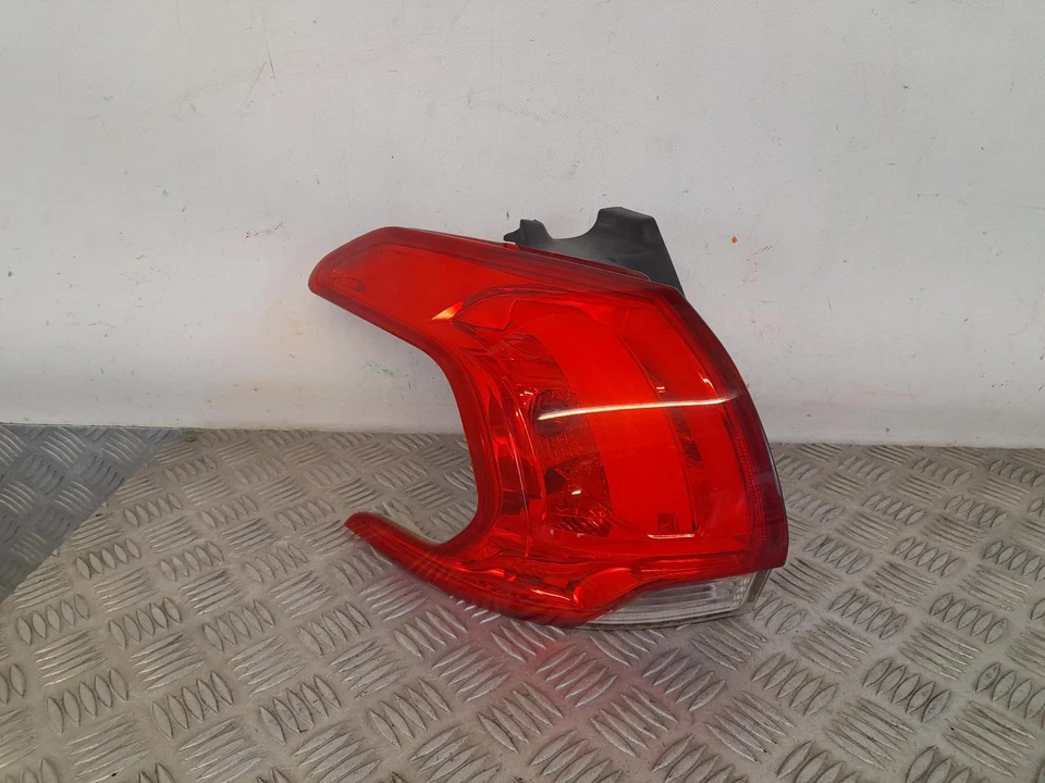 Luz trasera exterior pasajero izquierdo peugeot 2008 mk1 2013-2019 9678074280 Foto 1 de 4