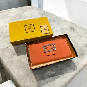 Portafoglio donna bifold AUTENTICO usato delicatamente Fendi arancione pelle di vitello e tela - Foto 1 di 11
