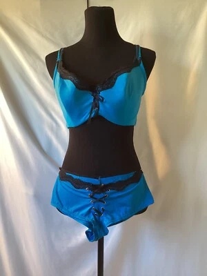 Nuevo conjunto de sujetador/braguita (M) con cordones azul y negro 38DD sin etiquetas Frederick's of Hollywood Foto 1 de 4