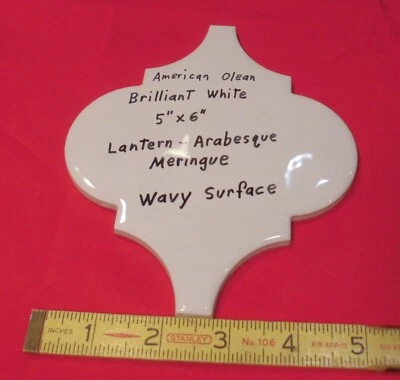 1 peça. Telha cerâmica em forma de lanterna; branco brilhante por American Olean, arabesco acidentado - Imagem 1 de 4