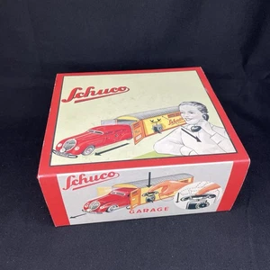 Schuco Garage Kommando-Auto/Command-Car, NoS, Excelllent, Germany Red Car - Picture 1 of 18