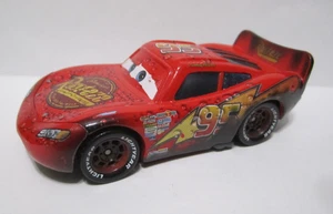 Coches Disney Pixar Metal Diecast Burnt Lightning McQueen Mancha de Asfalto Cansado Triste - Imagen 1 de 6