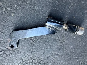 Harley-Davidson Touring Rider Footboard Front Mounting Bracket 47365-83C - Picture 1 of 3