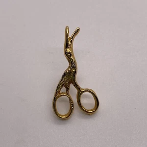 Spilla forbice da cucire cicogna vintage tono oro spilla bavero piccoli gioielli 1" - Foto 1 di 4