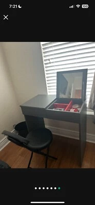 Mesa de tocador con espejo Foto 1 de 4