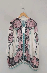 Blusa Monzón Katrina Manga Larga Marfil Estampado Floral Talla Grande Pecho 58" QVC. - Imagen 1 de 7
