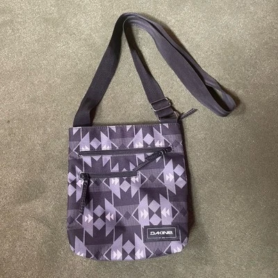 Bandolera Dakine Azteca Jo Jo, estampado gris carbón y blanco y negro Foto 1 de 3