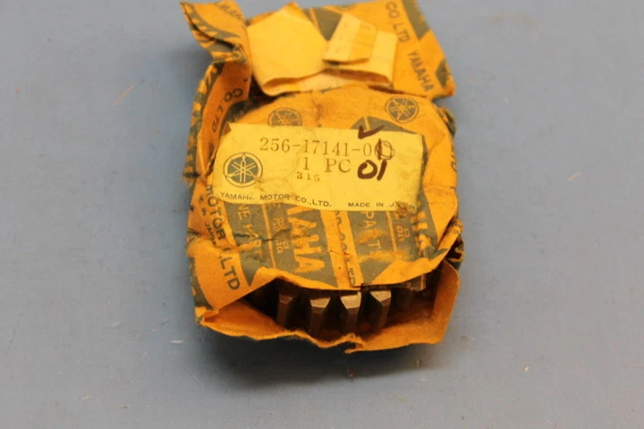 NOS YAMAHA TX650 TX750 XS1 XS650 4TH PINION GEAR 21T PART# 256-17141-01-00 - Image 1 of 1