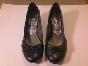 Mudd Damenschuhe Größe 7,5 M schwarz Kunstleder Keilabsatz runde Spitze Slipper Schleife - Bild 1 von 5