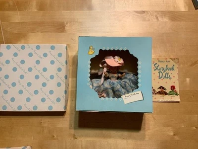 Muñecas Nancy Ann libro de cuentos MAY FLOWER GIRL NÚMERO 191 EN CAJA CON FOLLETO Foto 1 de 3