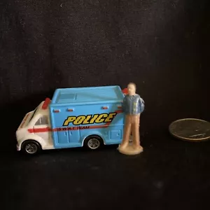 MICRO MACHINES 1997 Hot wheels police patty wagon. with Police man - Picture 1 of 5