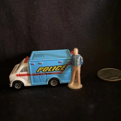 MICRO MACHINES 1997 Hot wheels police patty wagon￼. with Police man￼ - Image 1 of 4
