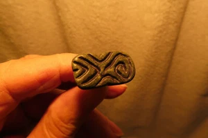 Steinanhänger um 1800 v. Chr........ anatolisch geschnitzt - Bild 1 von 5