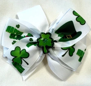 Hermoso lazo para el cabello inspirado en el trébol del día de San Patricio para niñas. - Imagen 1 de 3