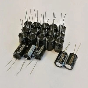 Condensadores electrolíticos de stock de EE. UU. 20 piezas 2200uF 2200mfd 25V +105 °C radiales 13 x 20 mm - Imagen 1 de 4