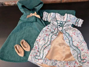 Vestido de fiesta American Girl Elizabeth Felicity verde capa acolchada + zapatos - Imagen 1 de 7