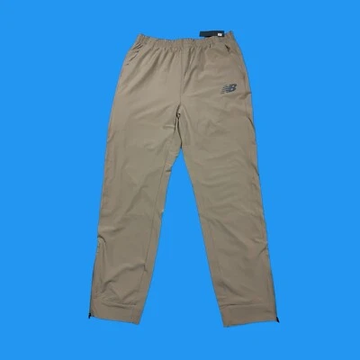 Pantalones de chándal New Balance para hombre talla grande forrados de malla con todo movimiento beige Foto 1 de 4