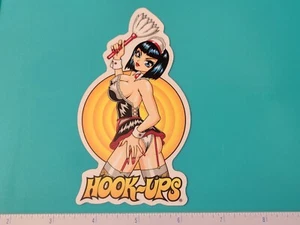 DE COLECCIÓN AÑOS 80 ¡HOOK UPS SEXY BRAGAS ANIME NIÑA SUJETADOR NUEVO DE LOTE ANTIGUO CUBIERTA DE PATINETA PEGATINA! - Imagen 1 de 2
