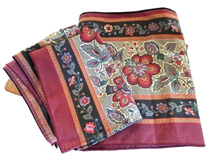 Juego de 5 piezas hermoso corredor de mesa estampado borgoña (L.72") + 4 servilletas a juego nuevo sin etiquetas - Imagen 1 de 5