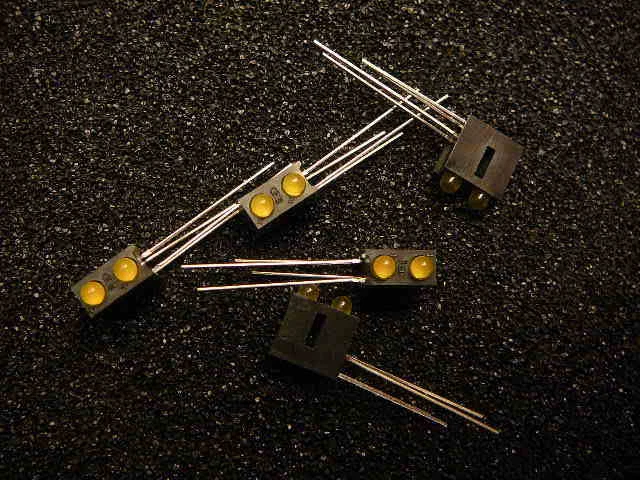 LEDTRONICS 21PCT120T4-Y/Y SINGLE COLOR LED ARRAY, HIGH EFFICIENCY YELLOW Qty.5 - Image 1 of 1