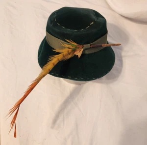 Vintage 30s 40s Green Felt Bucket Cloche Hat Huge Long Feather - Picture 1 of 9