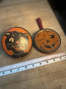 Vintage Kirchhof Halloween runde schwarze Katze & Jack-o Laterne Geräuschmacher Holzgriff - Bild 1 von 9