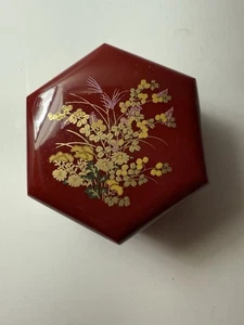 Vintage rote geblümte Schmuckschatulle aus Kunststoff hergestellt in Hongkong - Bild 1 von 8