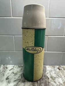 King Seeley "Holiday" Thermos anni '50 verde e marrone con parte superiore a vite e tazza, PO-VG+ - Foto 1 di 11