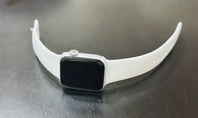 Apple Watch Series 5 GPS 40mm Aluminum Case with White Sport Band A++ - Image 1 of 4