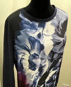 Chico’s Zenergy Women’s Navy Blue Top With Floral Front Size Chico’s 2 - Picture 1 of 12