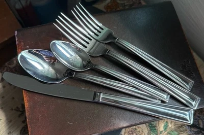 Juego de comedor Gorham MARABELLA de 5 piezas de cubiertos brillantes de acero inoxidable Foto 1 de 4