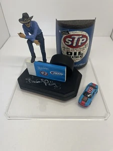 Signed McFarlane Nascar Series 2 Richard Petty Action Figure Rare Display Case - Picture 1 of 9
