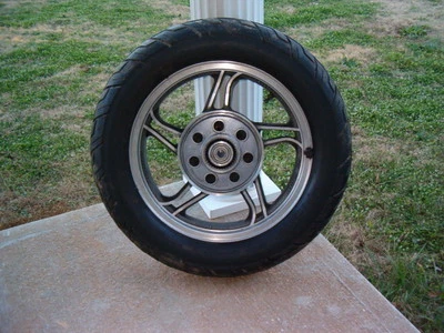  1984-1985 Kawasaki roda traseira/pneu -adequado para-ZN 700 A1-ZN 700 A2 LTD eixo - Imagem 1 de 4