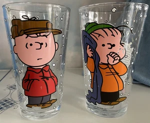 Peanuts Christmas Glasses Set of Two 16 oz Charlie Brown, Snoopy, Linus By ZAK! - Picture 1 of 10