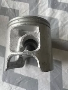 New Yamaha OEM Piston 61A-11646-00-00 - Picture 1 of 2