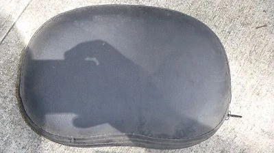 Respaldo de asiento trasero con tachuelas Yamaha 10x7 de fábrica fabricante de equipos originales Foto 1 de 2