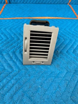 2005–2010 TOYOTA AVALON OEM Passenger Dash Air Vent Right Side 55680-07010 - Image 1 of 4