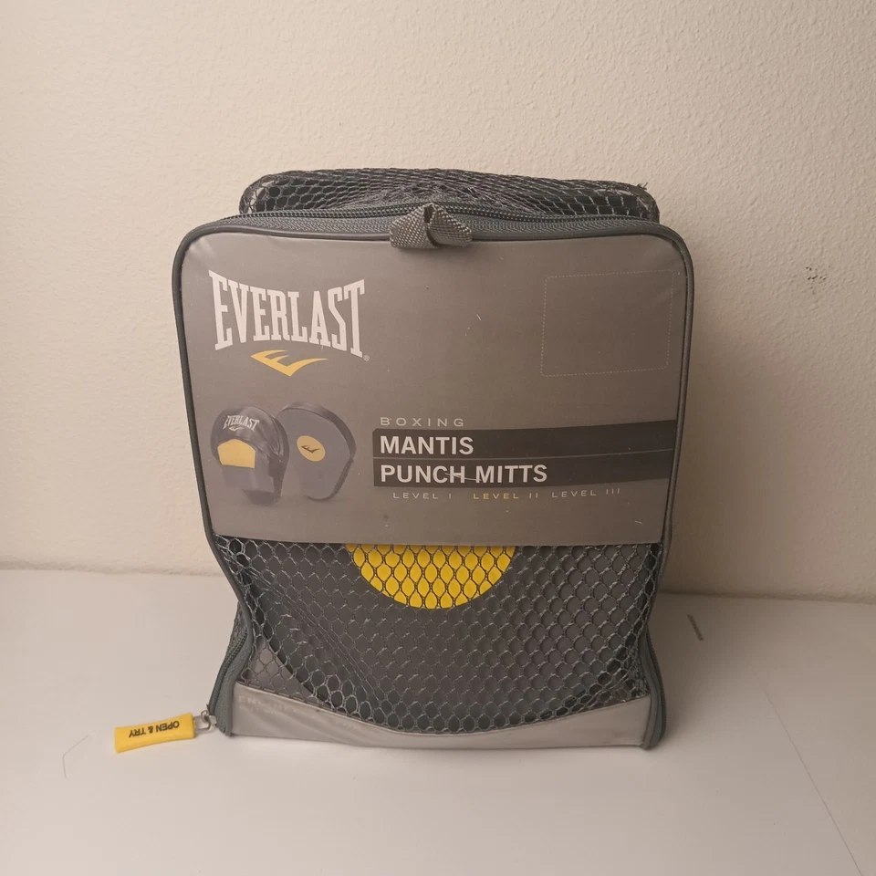 Everlast Boxing Mantis Punch Mitts Level 2.  Mesh Zipper Bag. - Image 1 of 3