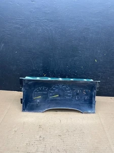 1995 to 1999 Chevrolet GMT400 Dash Instrument Cluster Q2596 PS - Picture 1 of 8