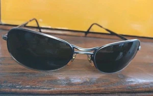 GIORGIO ARMANI | 654 915 | SMALL 130 | Grey Frame Sunglasses | Italy | 1990s - Picture 1 of 6