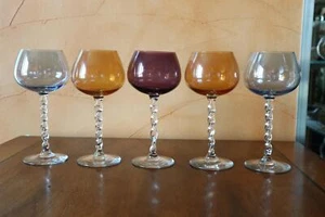 5 anciens verres a pied torsadés en cristal de couleur - Picture 1 of 8