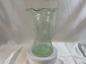 VINTAGE HAND-BLOWN GREEN GLASS RUFFLED VASE w/Hour-Glass Shape ~ 7 3/4" T ~ VGUC - Picture 1 of 7