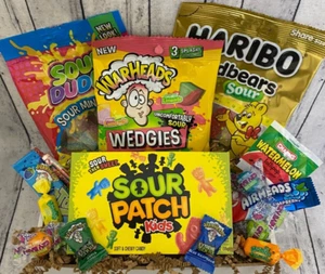 SAURE SÜSSIGKEITEN GESCHENKBOX, SNACKGESCHENKBOX, SÜSSIGKEITENGESCHENKKORB, GUMMIE-SÜSSIGKEITEN - Bild 1 von 6