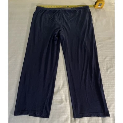 Pantalones de dormir/salón Izod para hombre azul marino con franja gris y logotipo Izod mediano A+ Foto 1 de 4