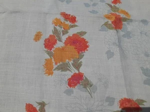 GORGEOUS TRUE VINTAGE MCM PRINT TABLECLOTH FLOWER BOUQUETS-50" Square - Picture 1 of 5