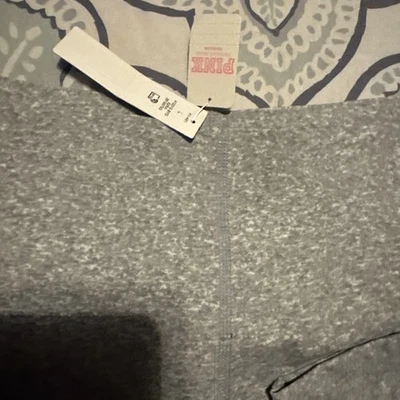 Leggings Rosa Victoria’s Secret Con El Rosa Abajo El Lado Gris Foto 1 de 4