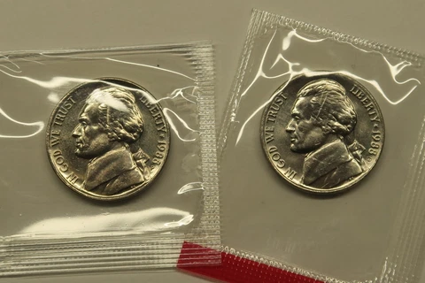 1988 P & D Uncirculated Jefferson Nickels in Mint Cello, Free Shipping Cover