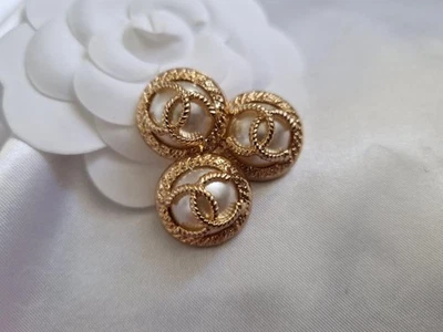 LOT OF 3 GOLD CHANEL METAL BUTTONS WITH PEARL 20MM - Image 1 of 4