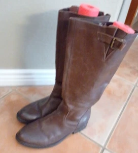 Steve Madden Trico braune kniehohe Lederstiefel 7,5 Reitabsatz hoch roter Reißverschluss - Bild 1 von 7
