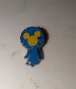 2009 Hidden Mickey Mickey Blue Ribbon Disney Trading Pin - Picture 1 of 7